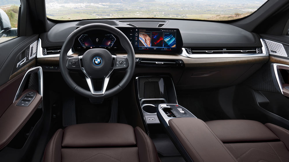 Interni BMW iX1 xDrive30 - Volante e Plancia Interni BMW iX1 xDrive30 - Volante e Plancia